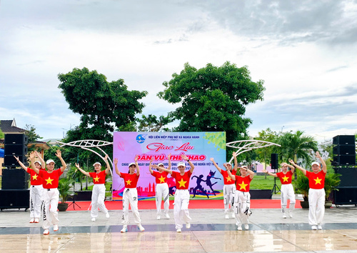 Đồng diễn dân vũ 10